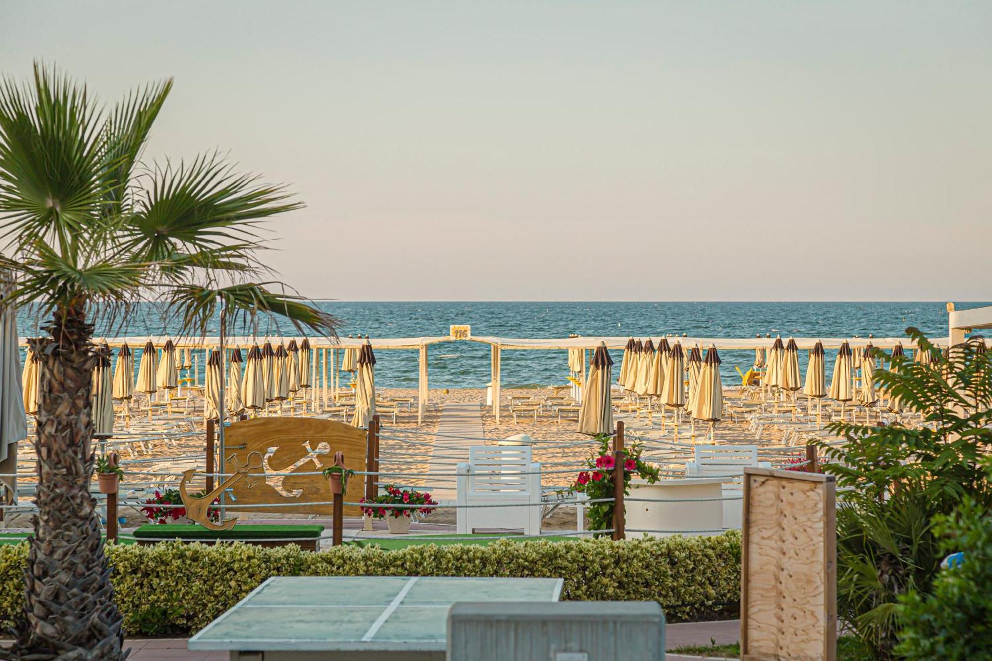 Hotel Avana Fronte Mare Riccione Zewnętrze zdjęcie