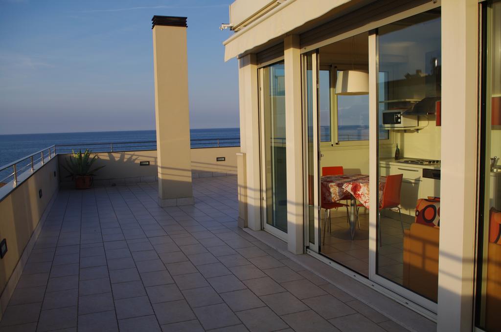 Hotel Avana Fronte Mare Riccione Zewnętrze zdjęcie